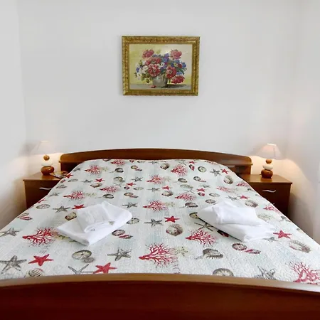 Precious For Four Guests In